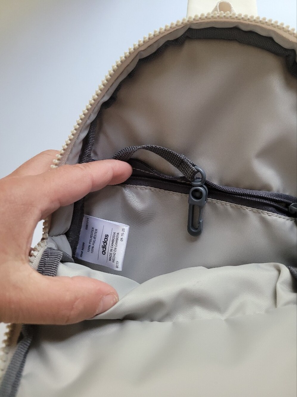 Esse Tial 3 Beige Sling Backpack Bag - Picture 5 of 16
